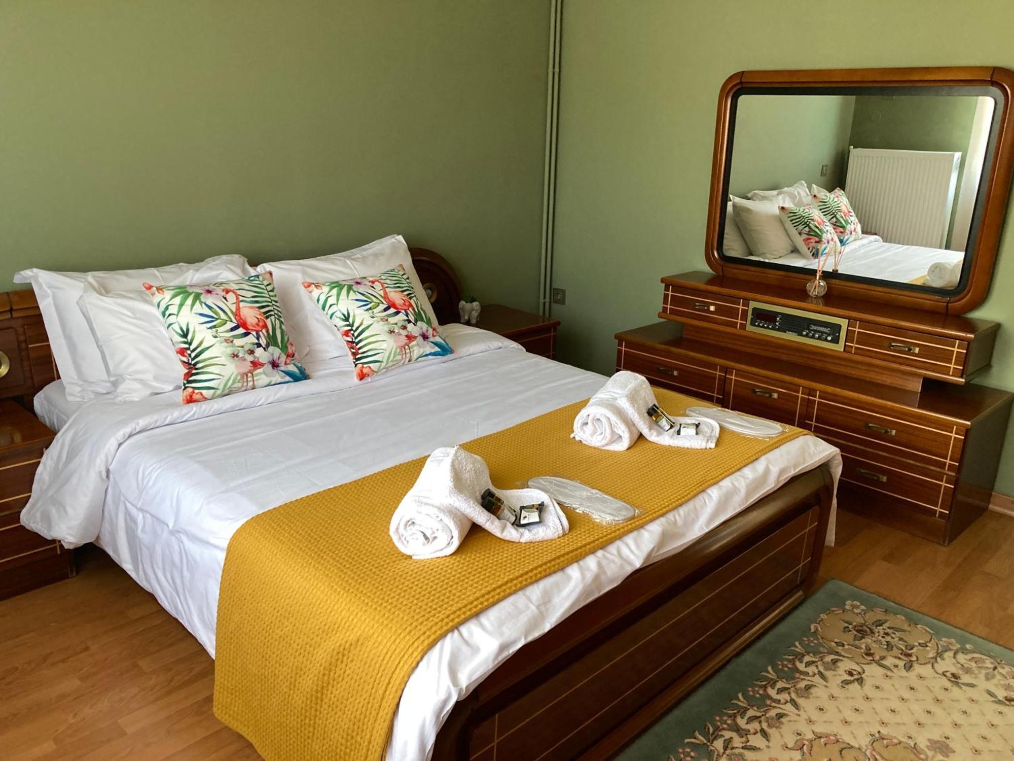 Corner House Apartment Kastoria Bagian luar foto