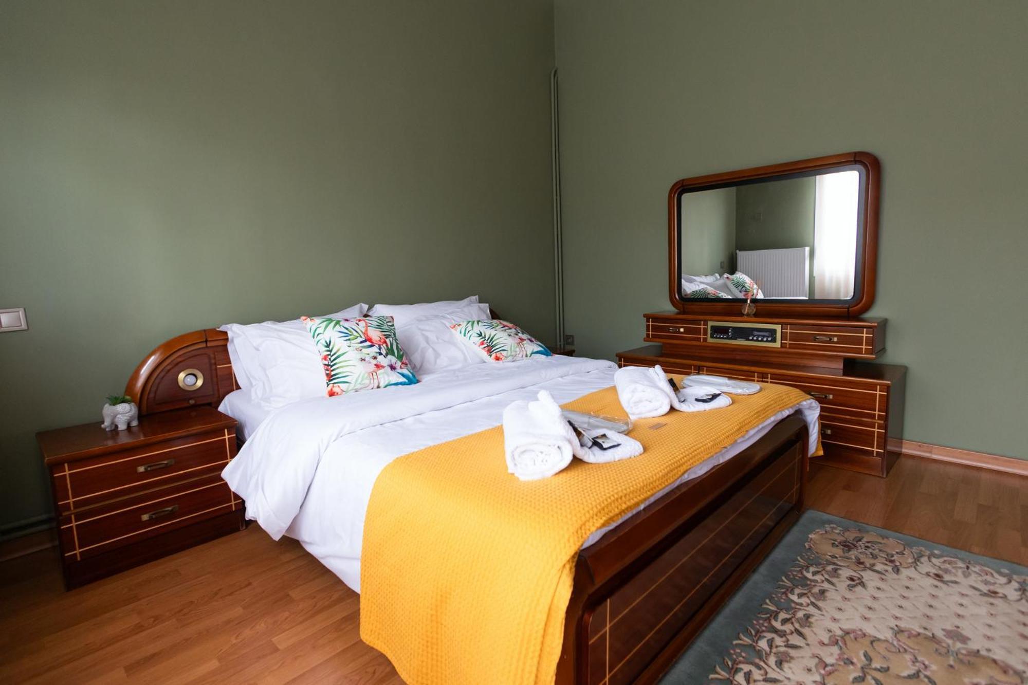 Corner House Apartment Kastoria Bagian luar foto